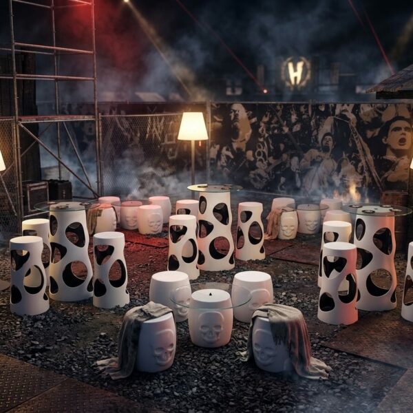 mange debout Liberty- table et tabourets skull- myyour - lampadaire edison the giant - fatboy - location mobilier événementiel