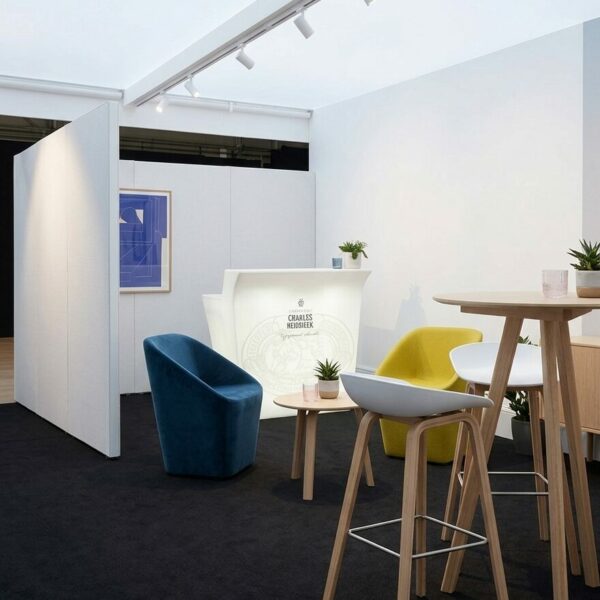 Fauteuil Log - Pedrali - comptoir jumbo - slide - mange debout copenhagen - tabouret aas - Hay - location mobilier évenementiel